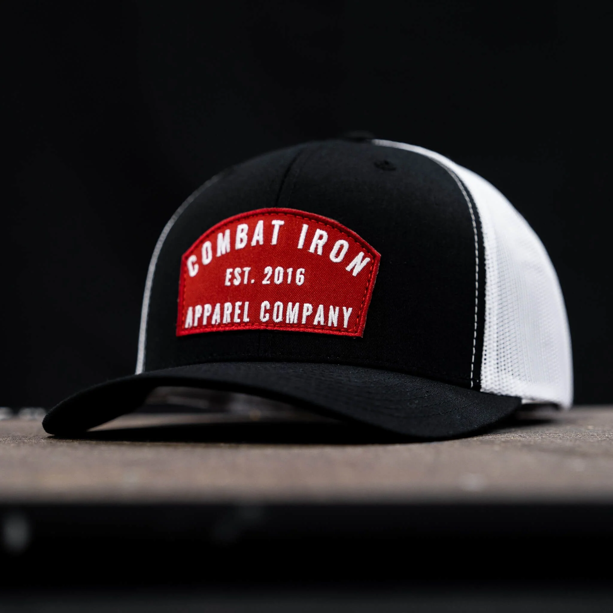 Arched Red Patch Mid-Profile Mesh Snapback Hat - Image 7