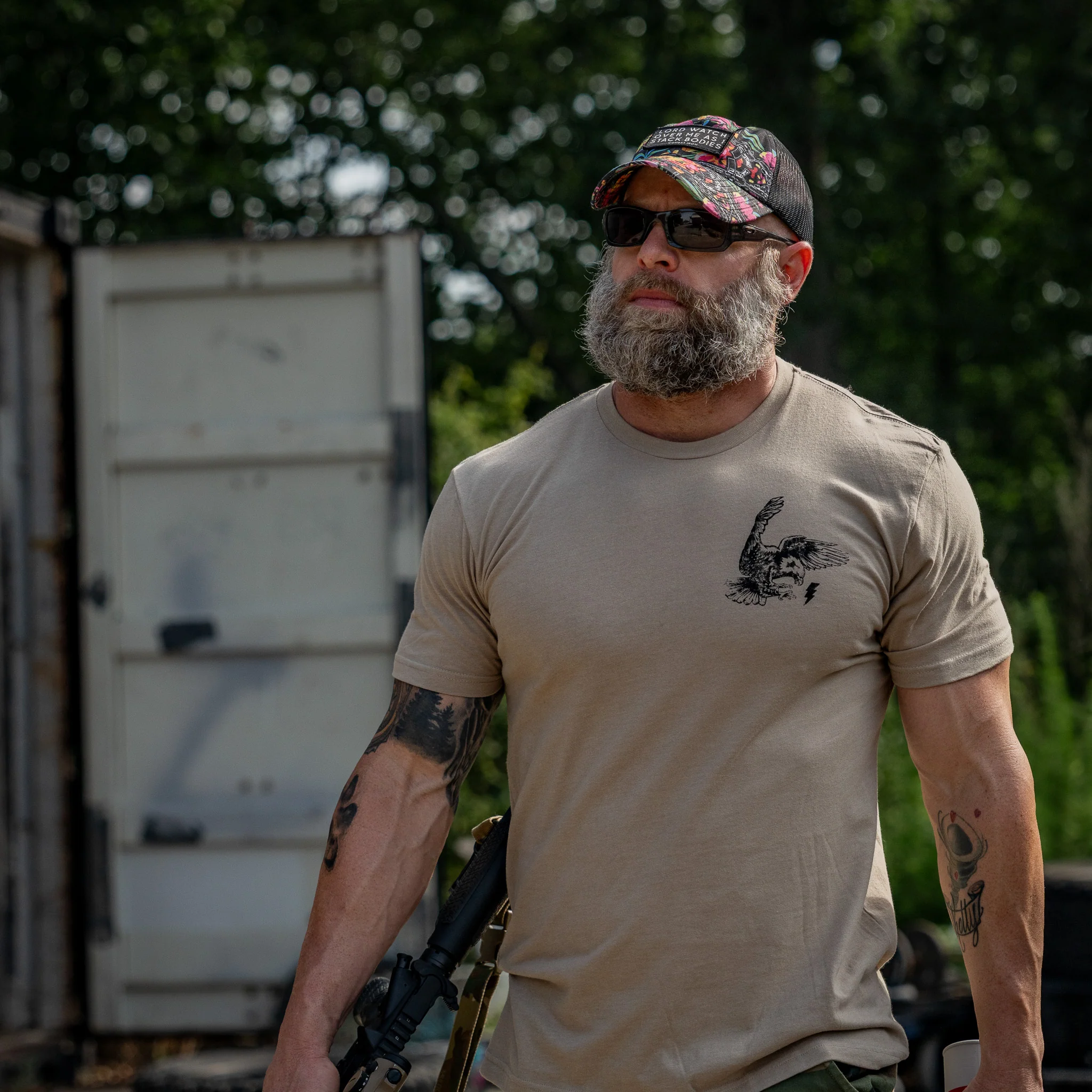 Become A Threat To The Darkness Men's T-Shirt - Image 4