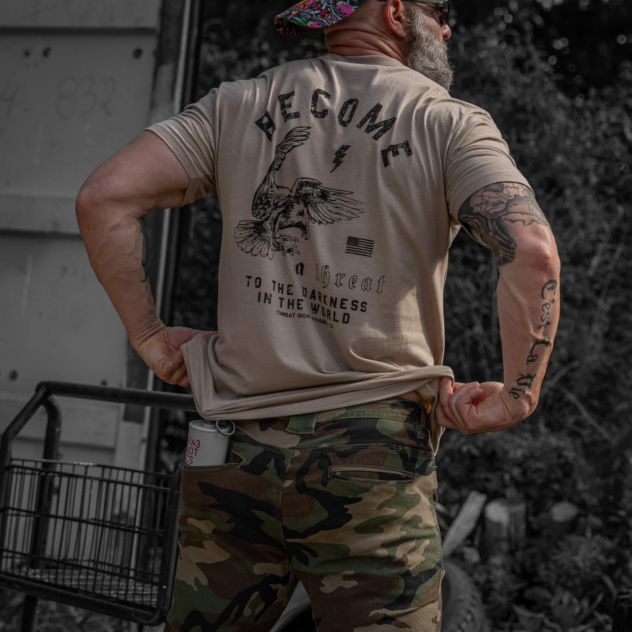 Become A Threat To The Darkness Men's T-Shirt - Image 5