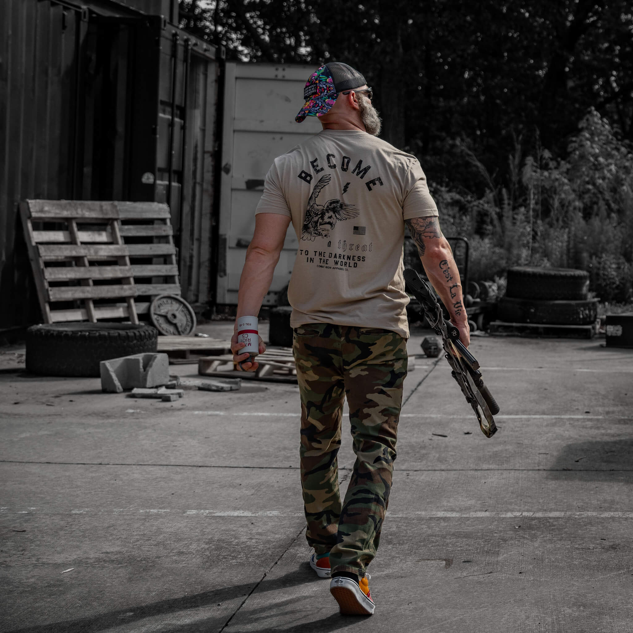 Become A Threat To The Darkness Men's T-Shirt - Image 6
