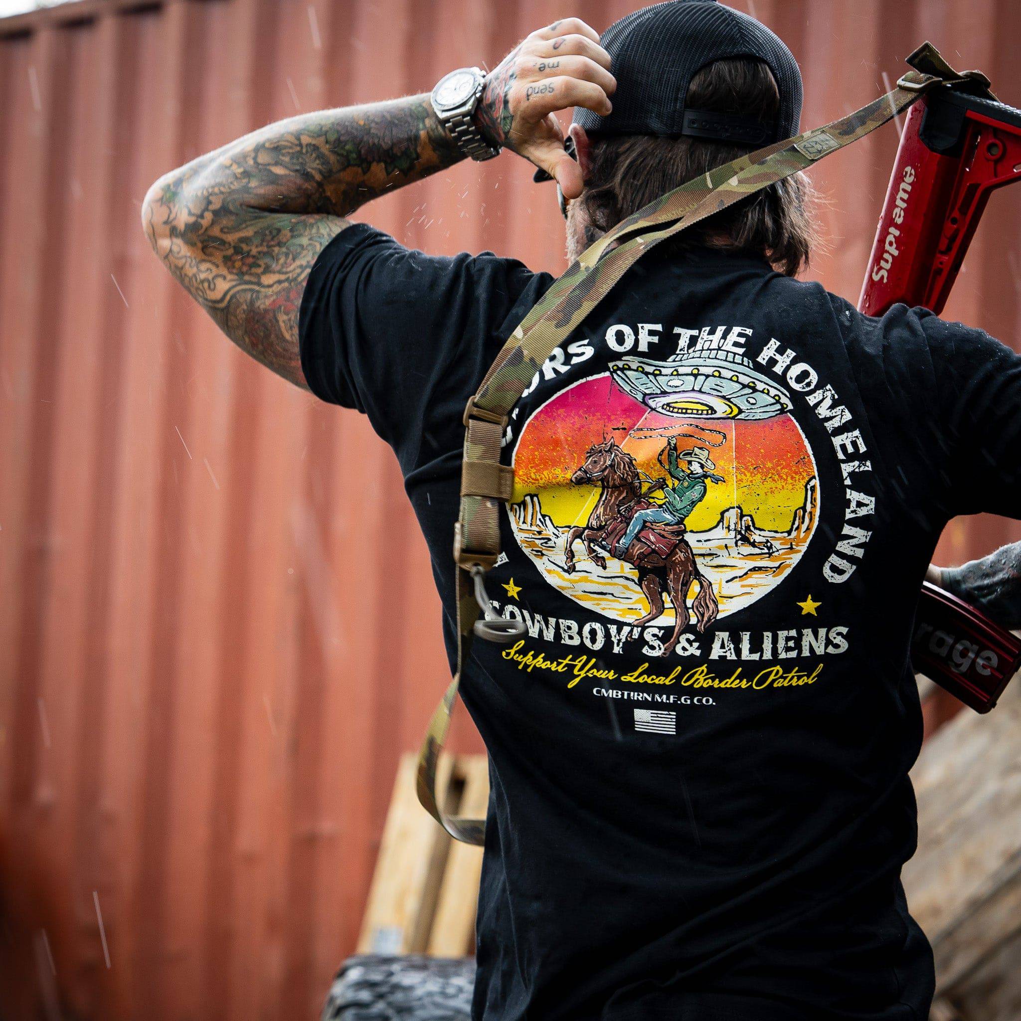 Border Patrol | Cowboy's & Aliens Men's T-Shirt - Image 2