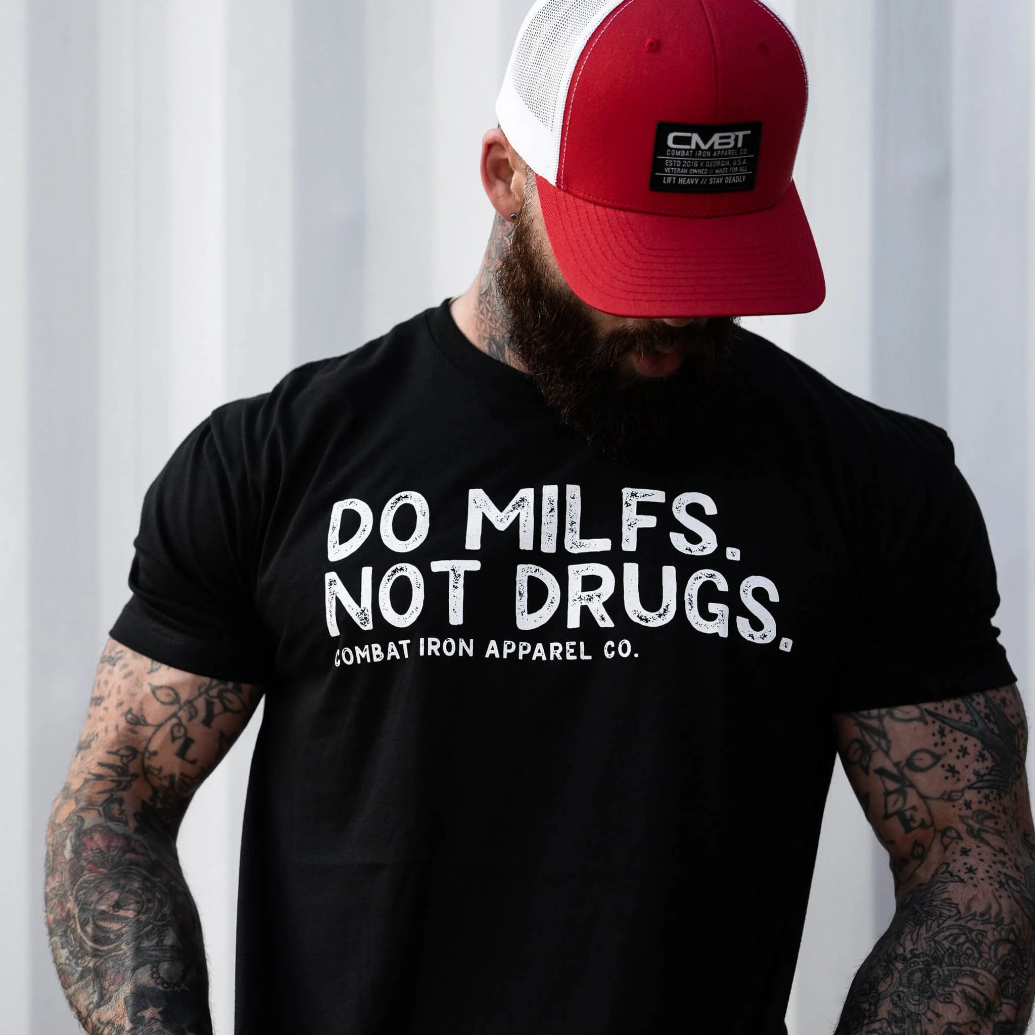 Do Milfs. Not Drugs. Men's T-Shirt - Image 10