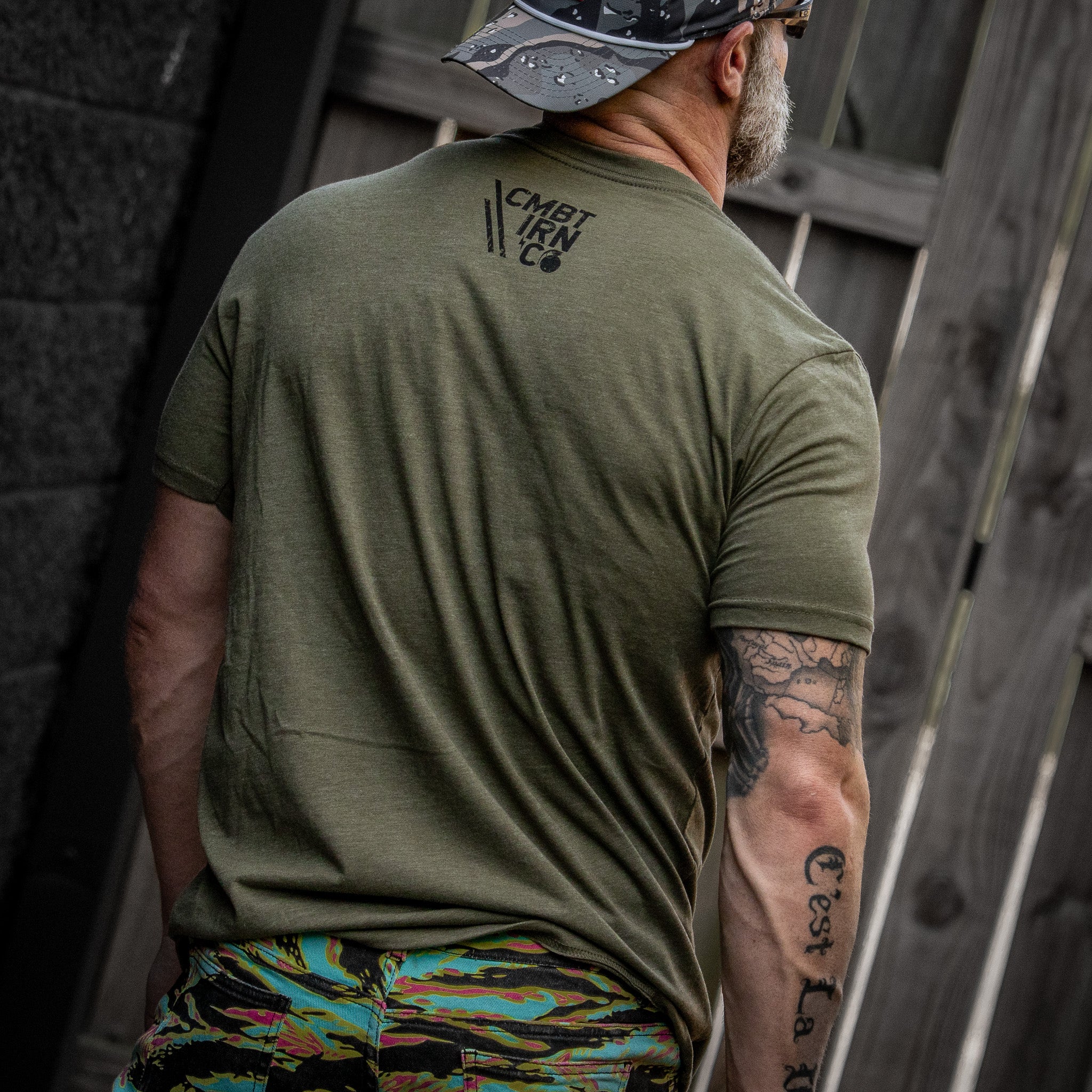 Do Milfs. Not Drugs. Men's T-Shirt - Image 13