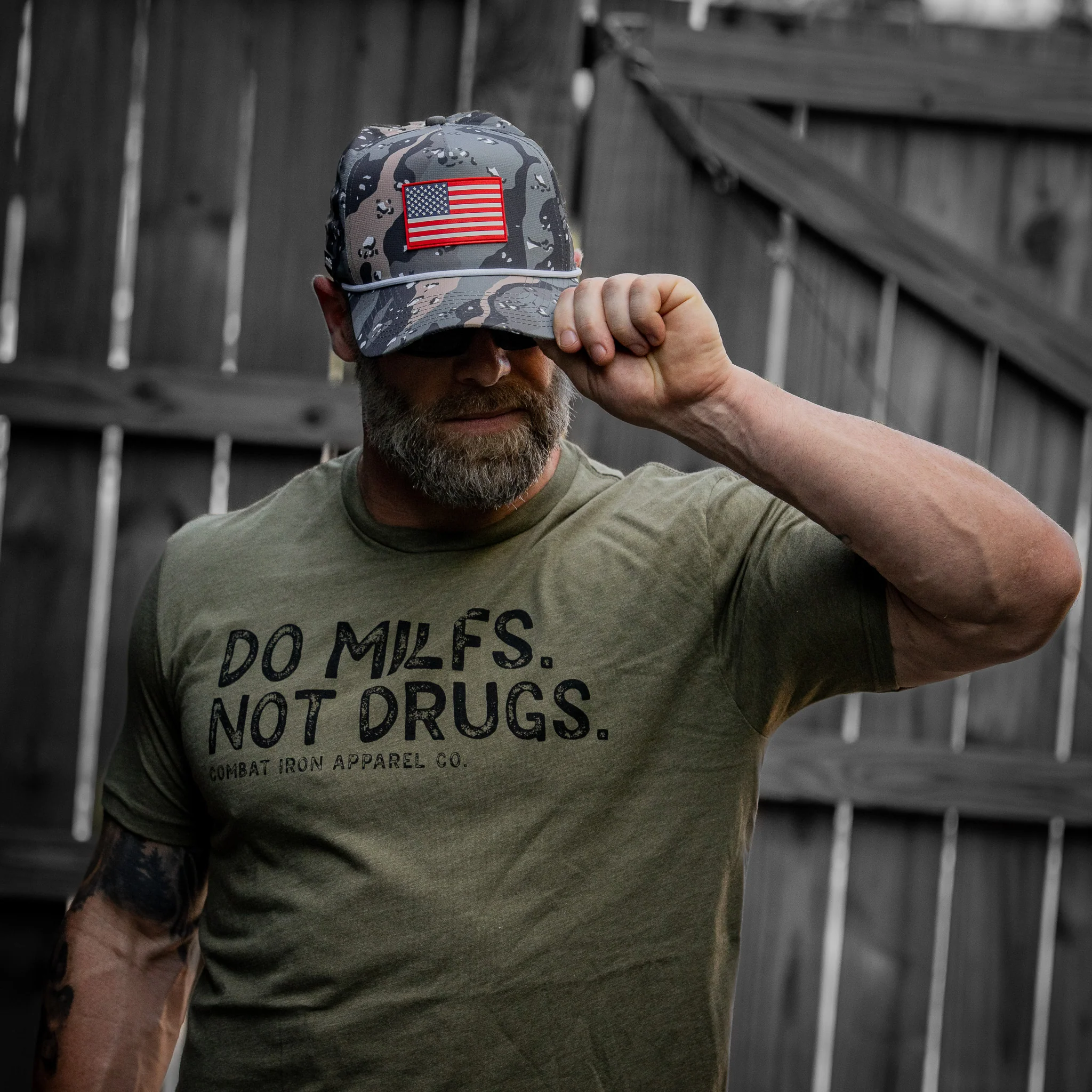 Do Milfs. Not Drugs. Men's T-Shirt - Image 14