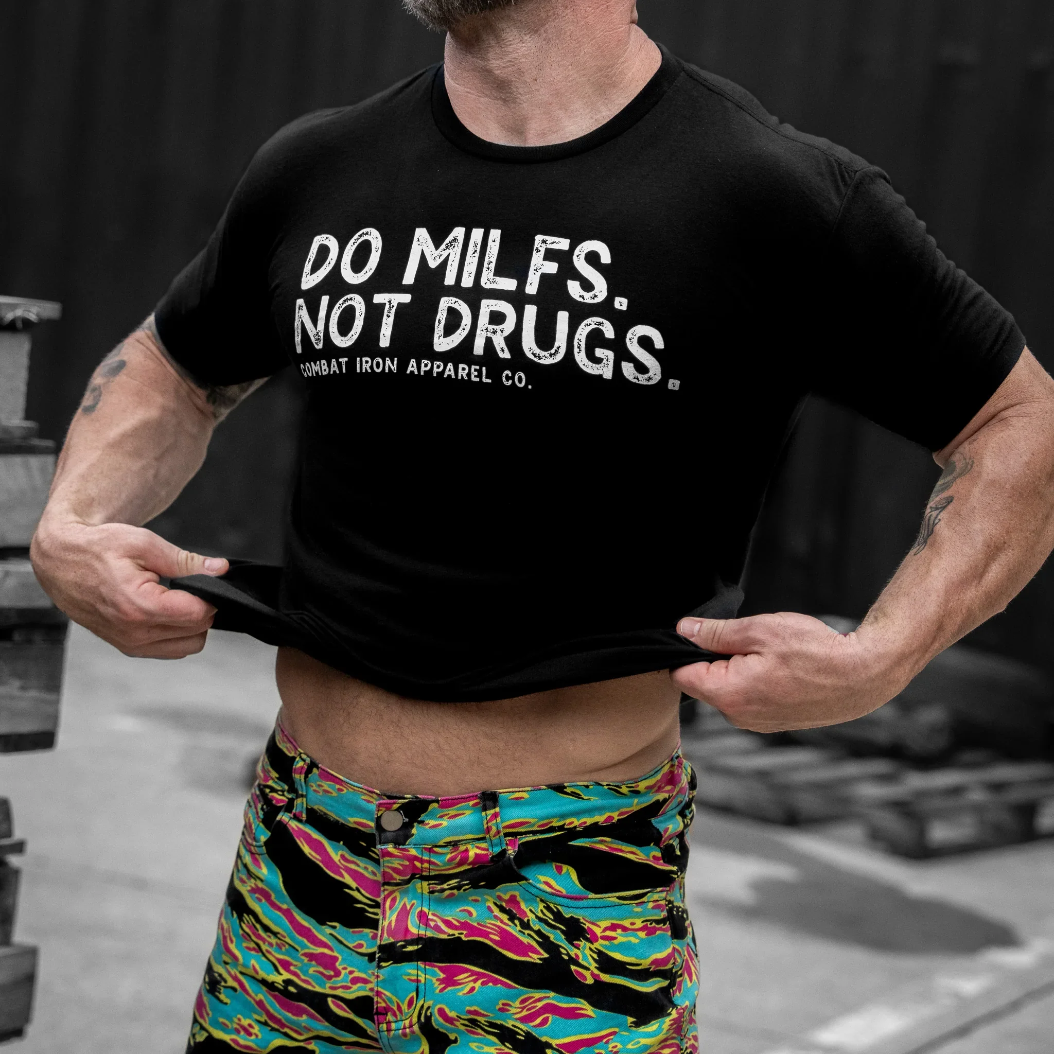 Do Milfs. Not Drugs. Men's T-Shirt - Image 2