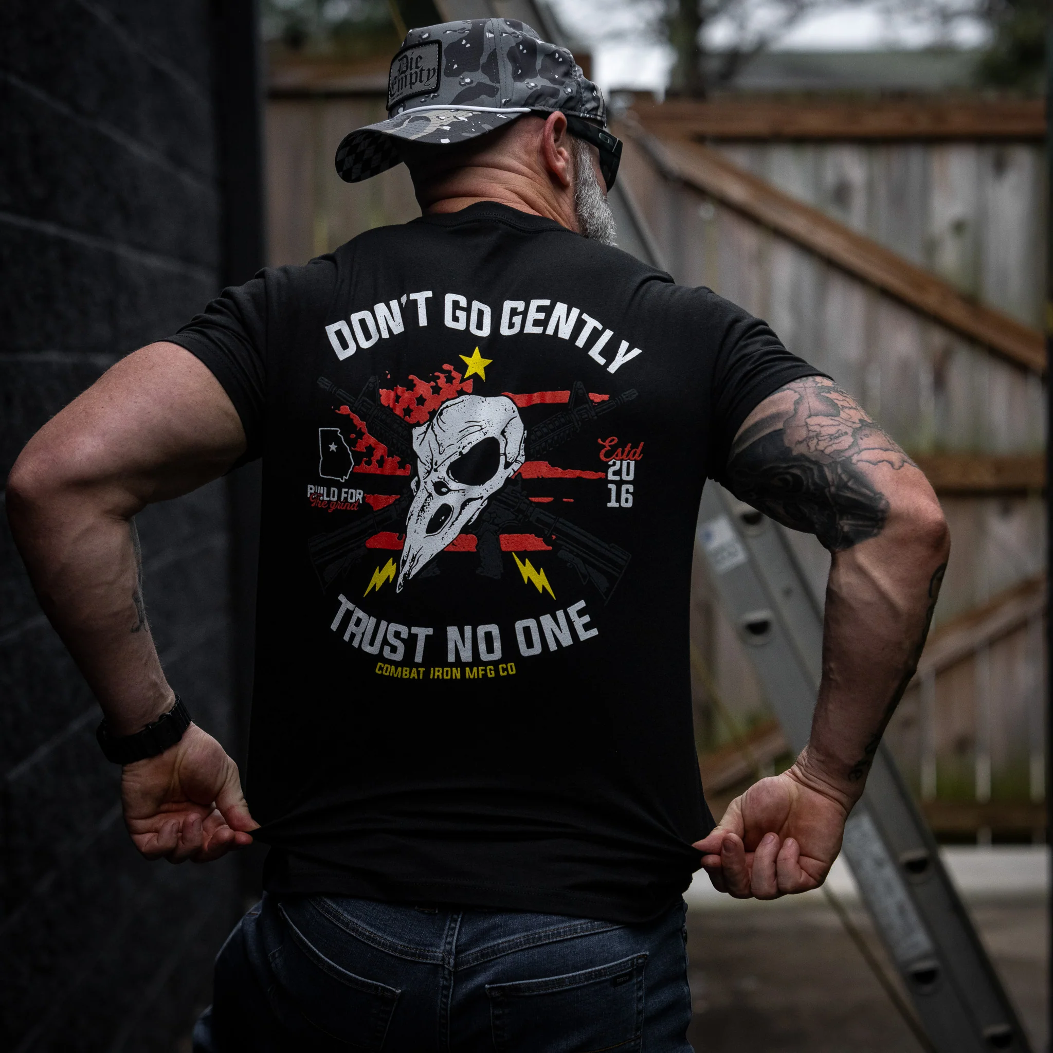 Don't Go Gently. Trust No One Men's T-Shirt - Image 3