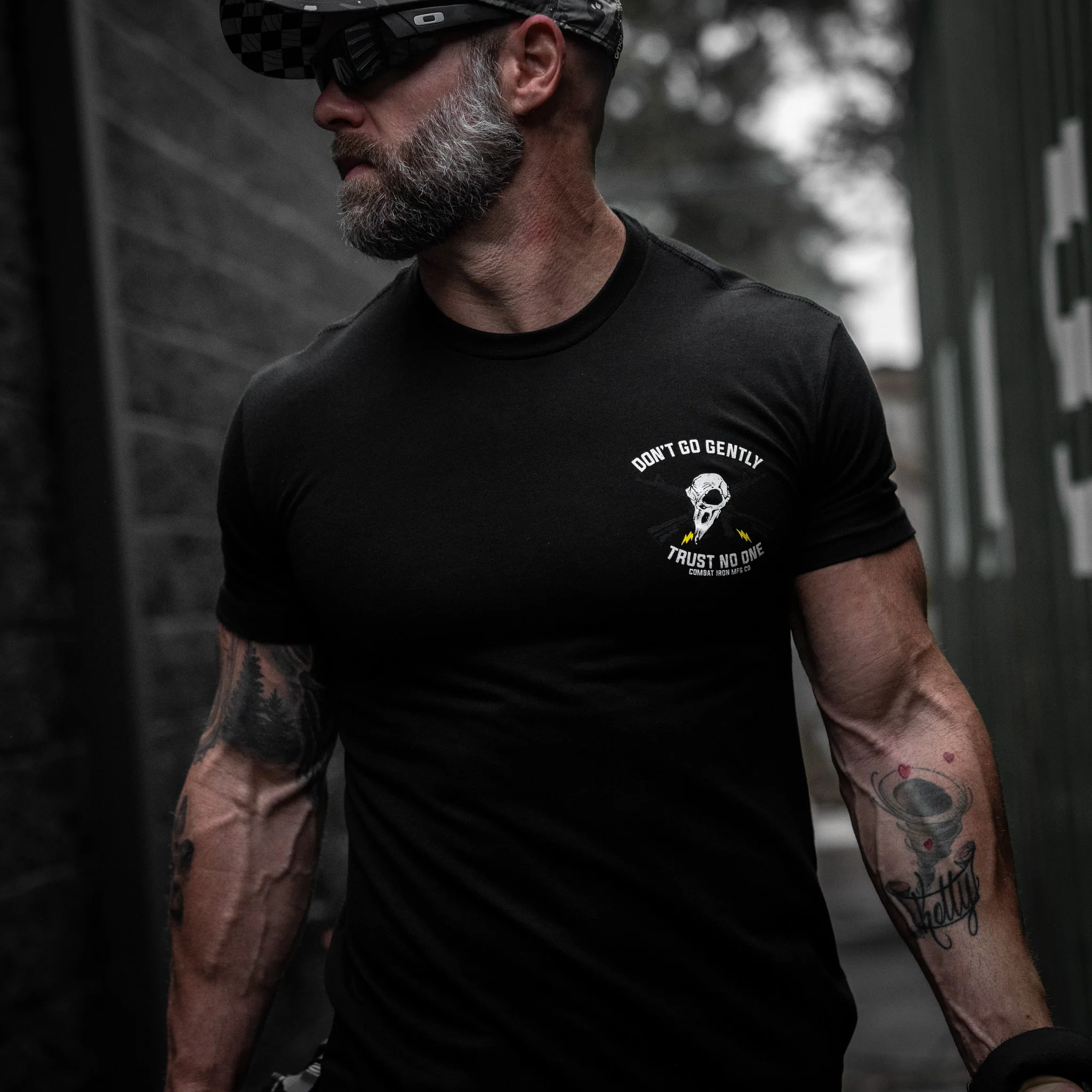 Don't Go Gently. Trust No One Men's T-Shirt - Image 7