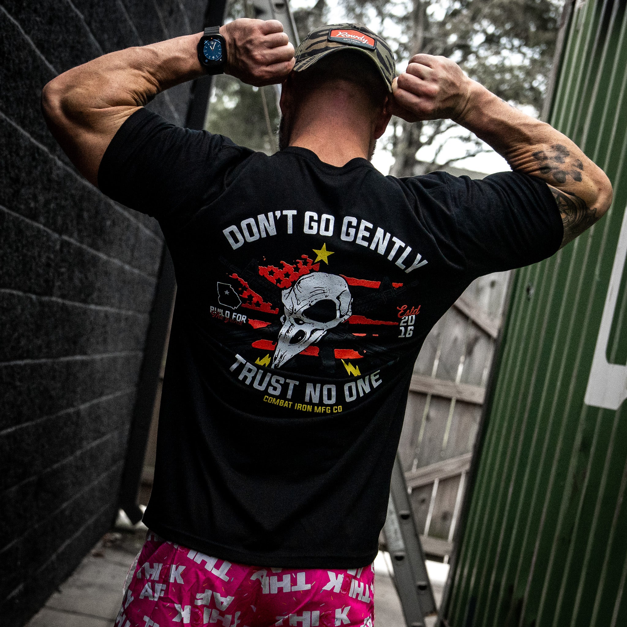 Don't Go Gently. Trust No One Men's T-Shirt - Image 8