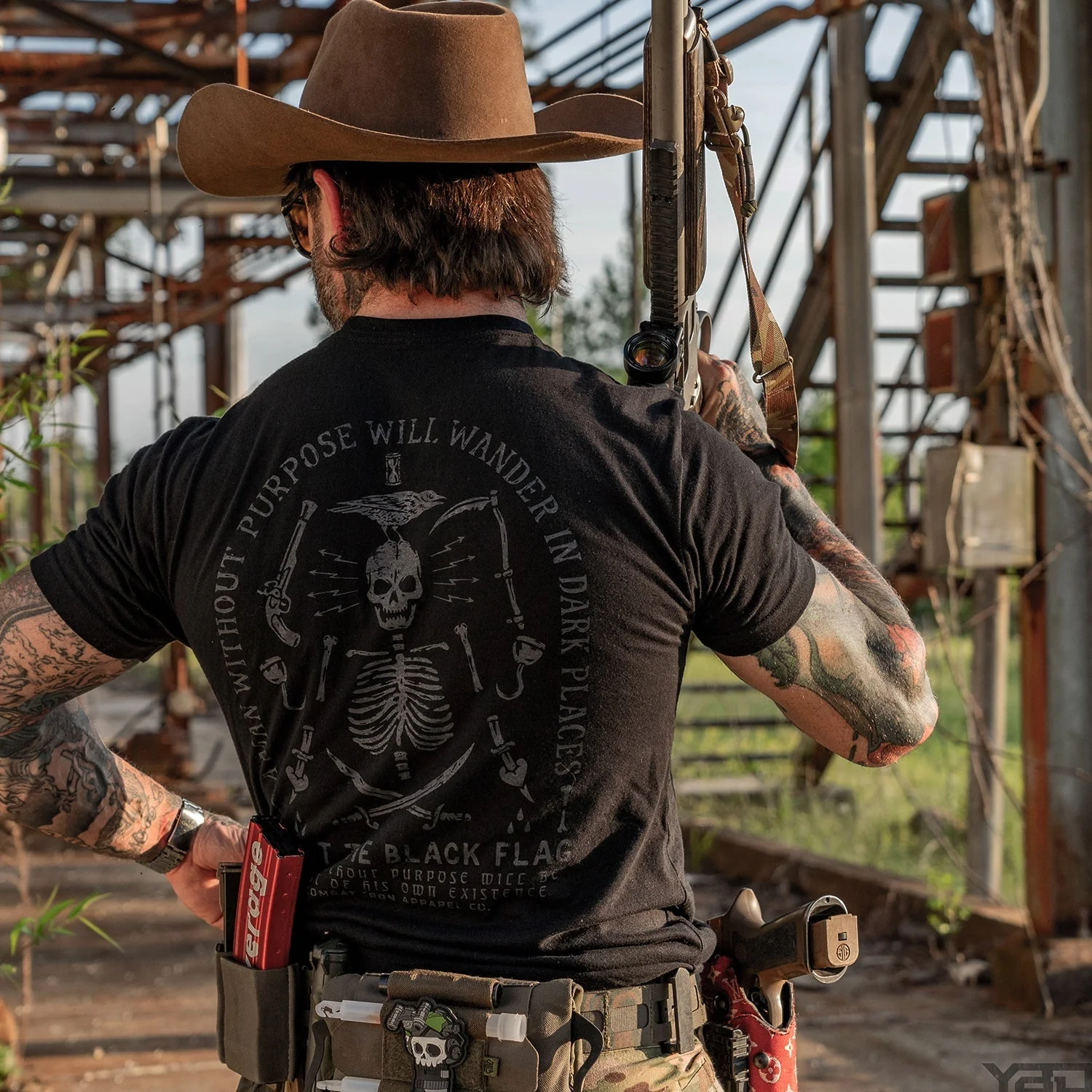Hoist the Black Flag Skull & Bones Men's T-Shirt - Image 3