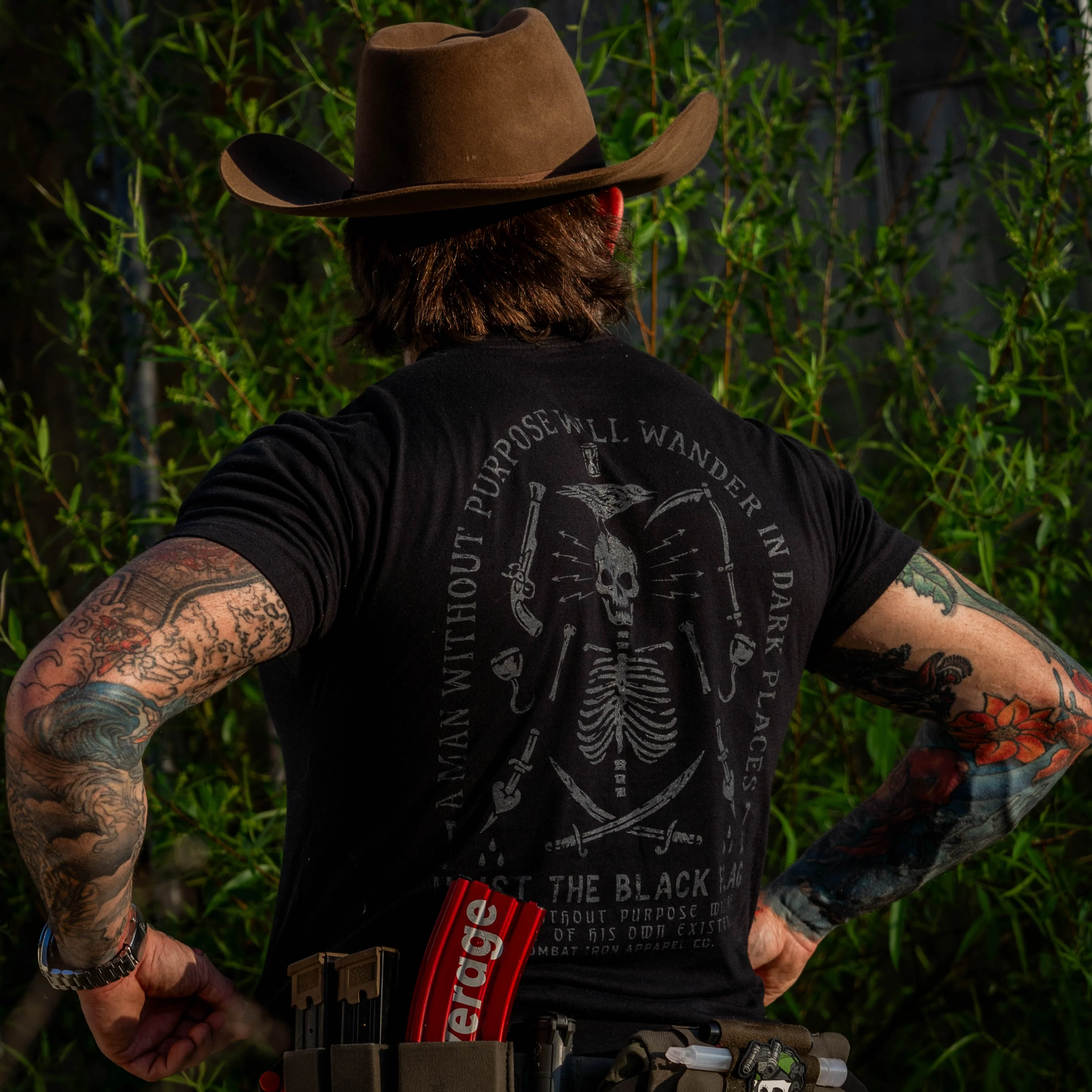 Hoist the Black Flag Skull & Bones Men's T-Shirt - Image 5