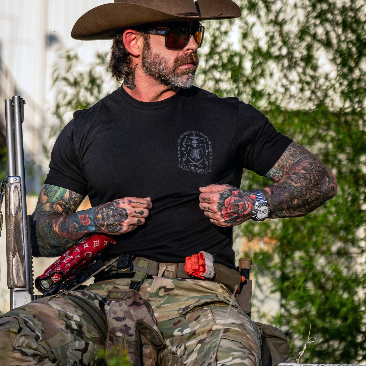 Hoist the Black Flag Skull & Bones Men's T-Shirt - Image 6