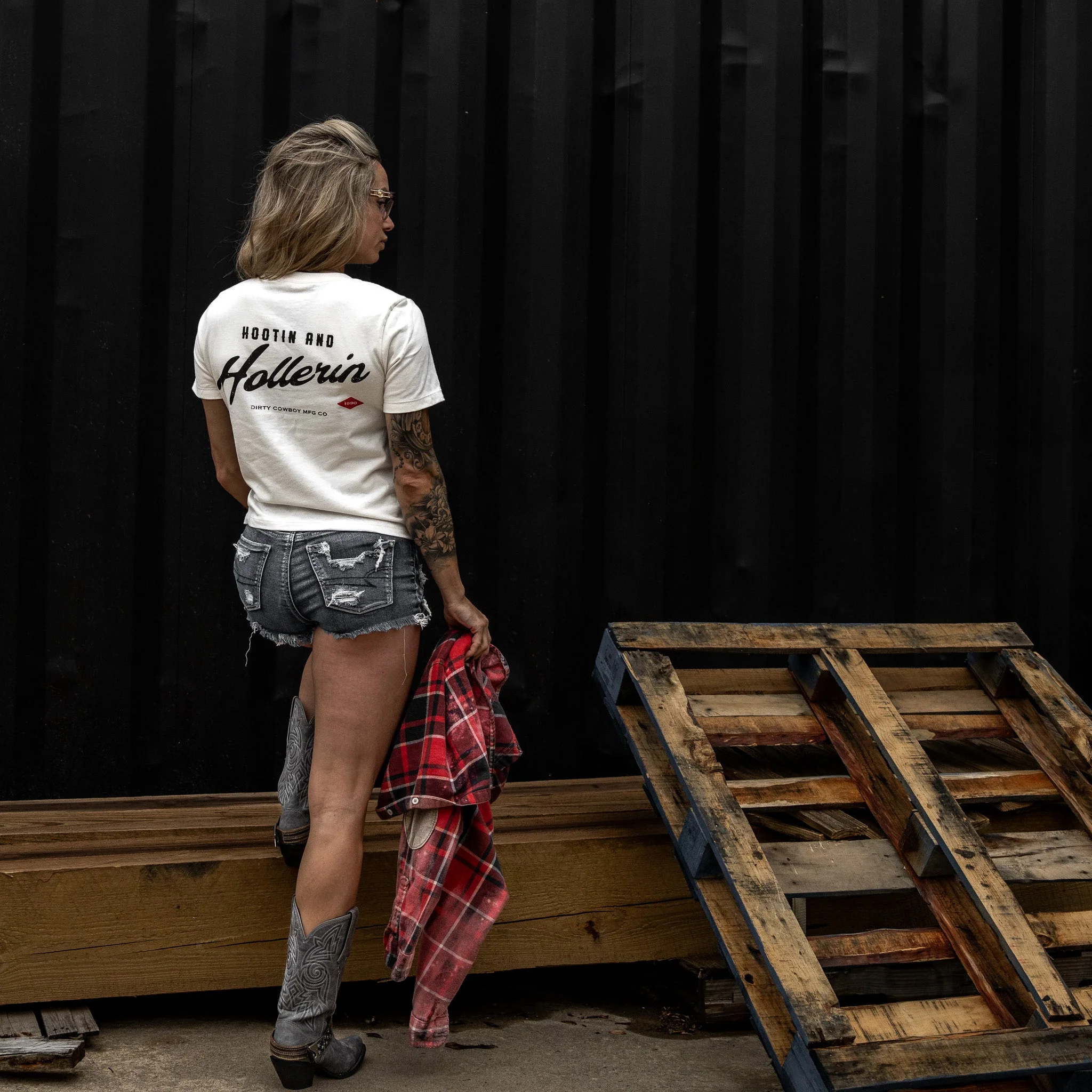 Hootin And Hollerin' Ladies Cropped T-Shirt - Image 3