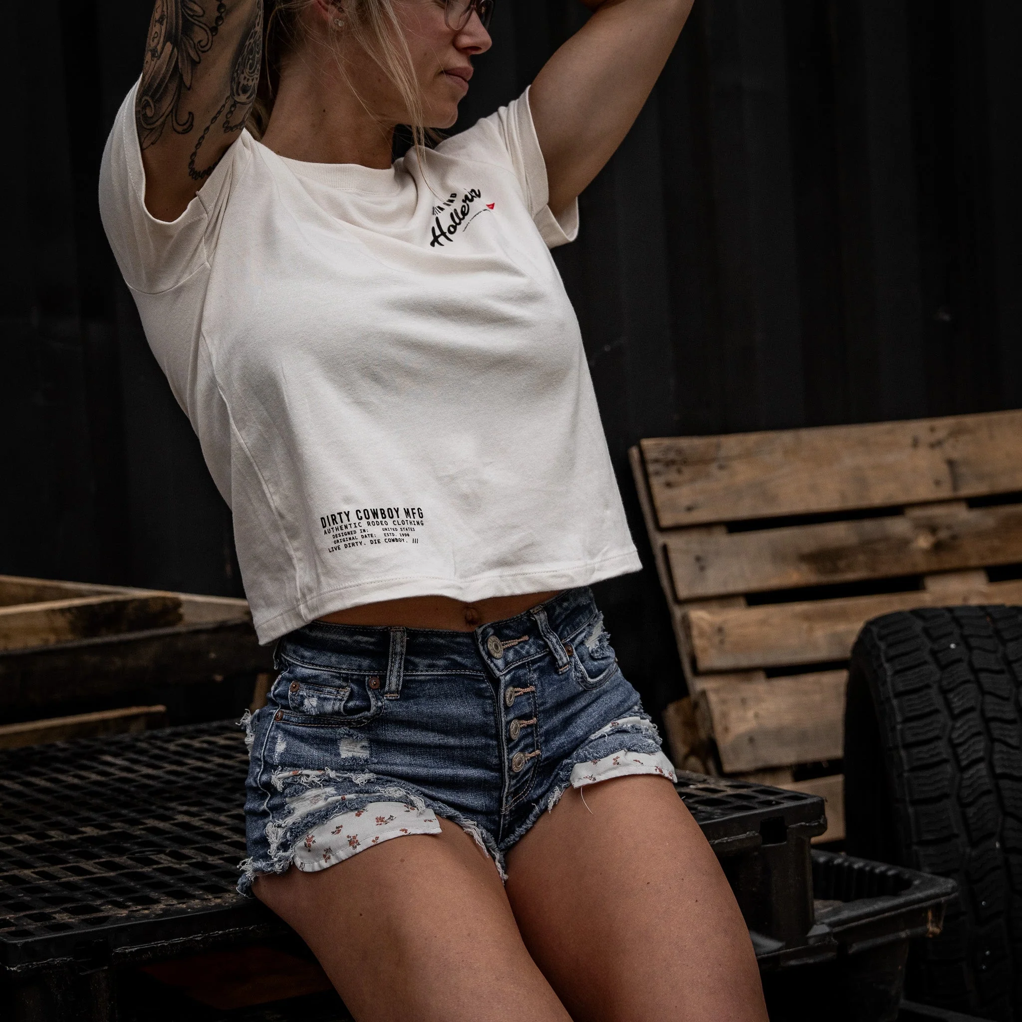 Hootin And Hollerin' Ladies Cropped T-Shirt - Image 9