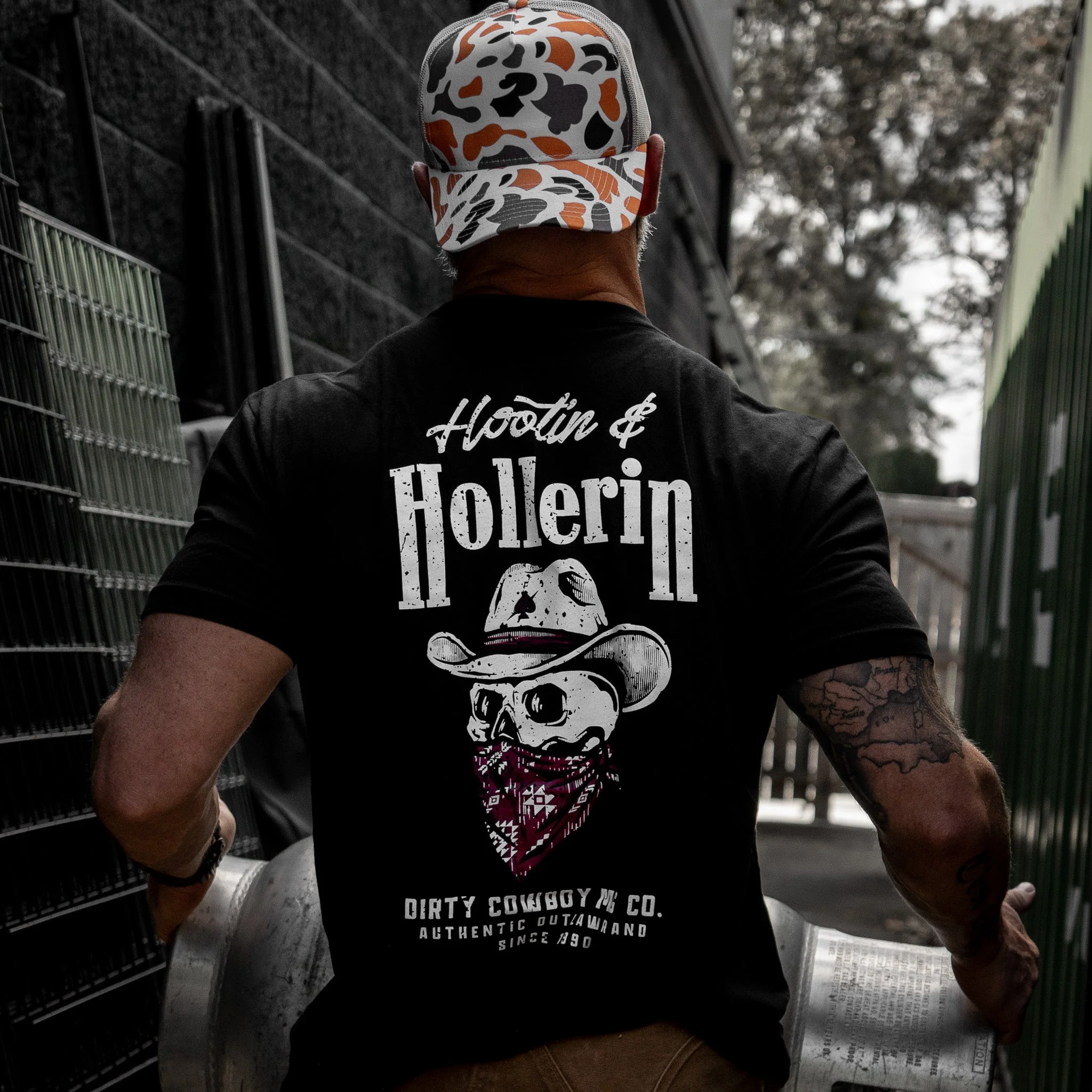 Hootin' And Hollern' Cowboy Skull Men's T-Shirt - Image 9