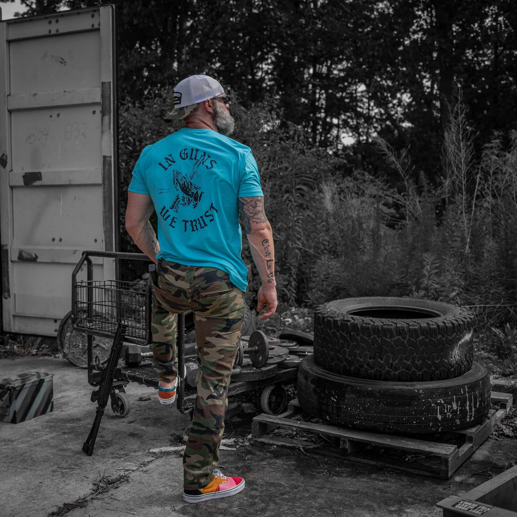 In Guns We Trust Men's T-Shirt - Image 14