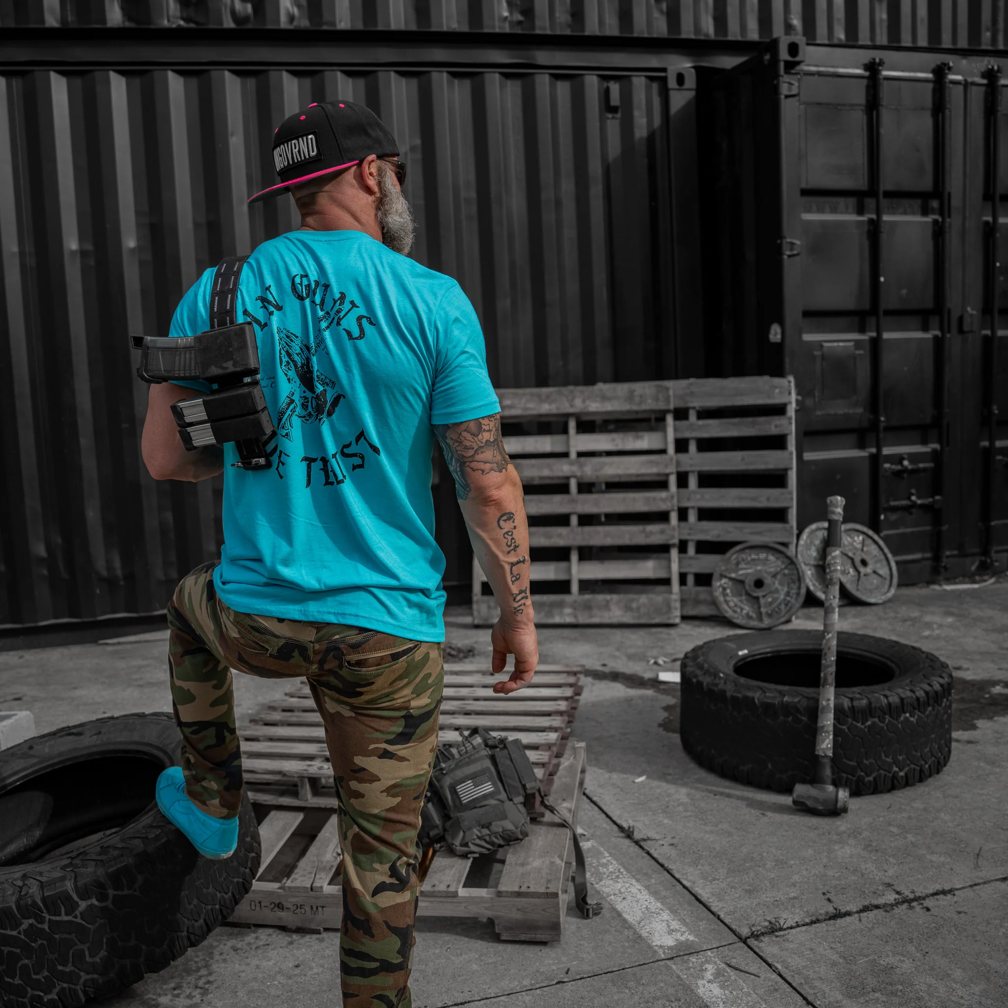 In Guns We Trust Men's T-Shirt - Image 17
