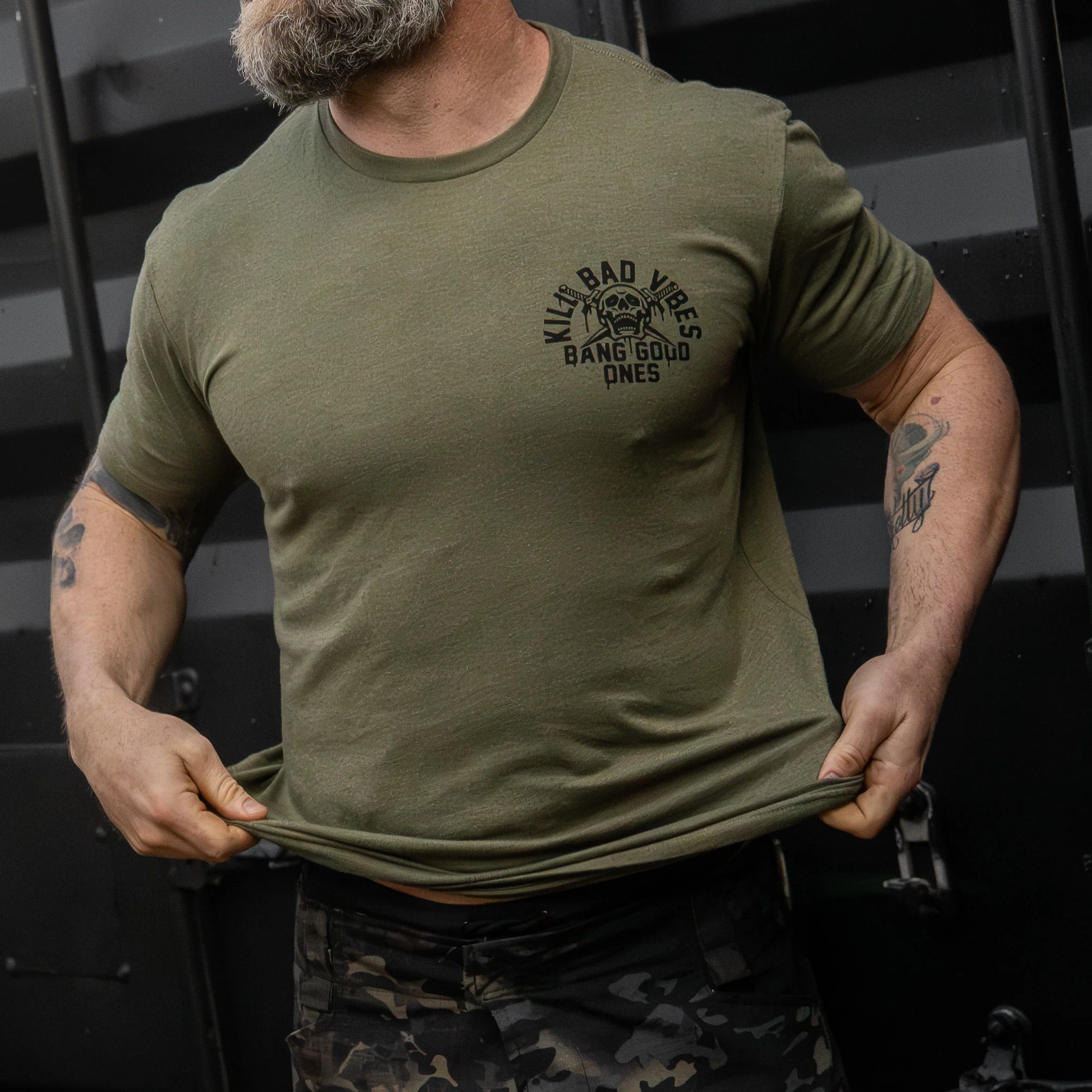 Kill Bad Vibes. Bang Good Ones Skull Men's T-Shirt - Image 16