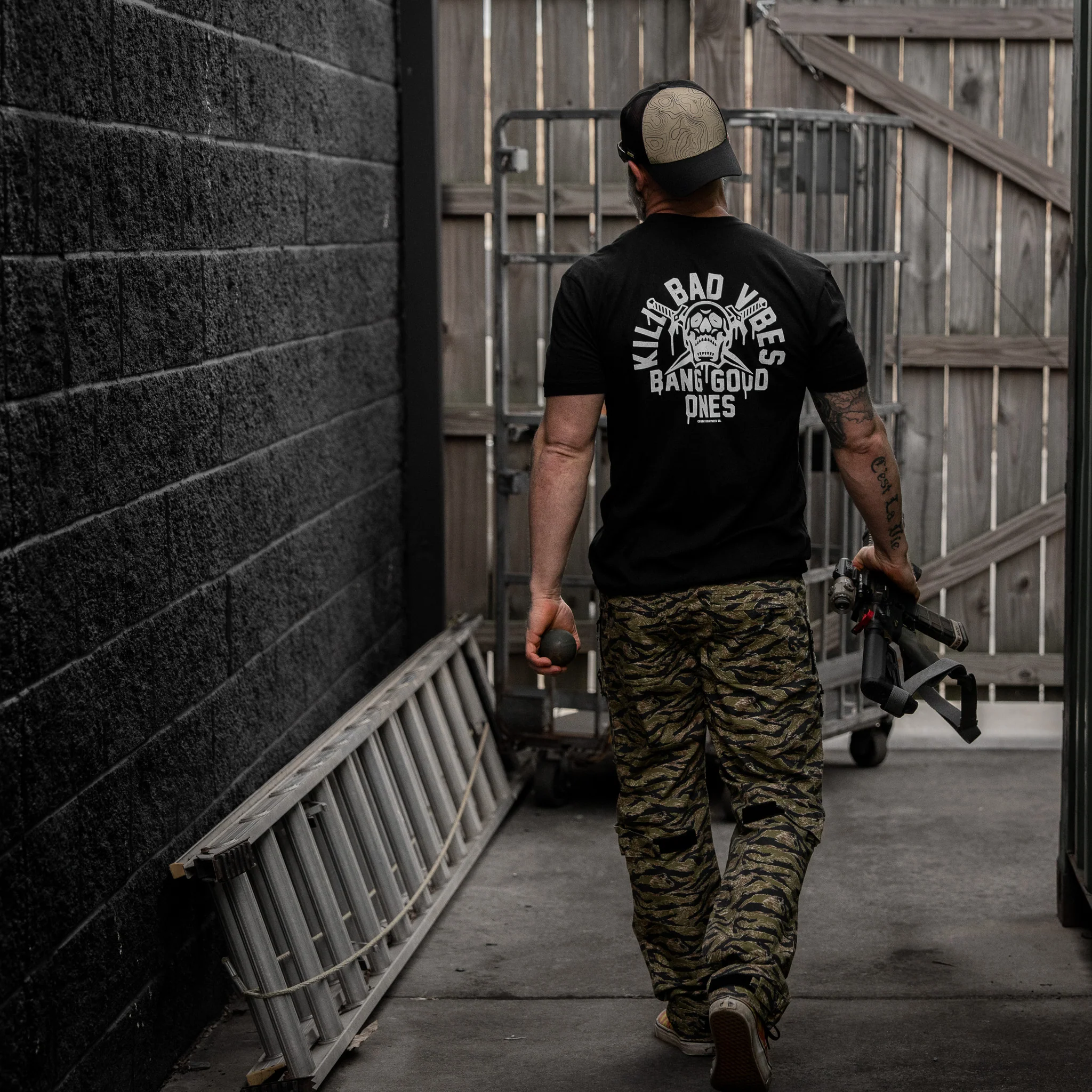 Kill Bad Vibes. Bang Good Ones Skull Men's T-Shirt - Image 9