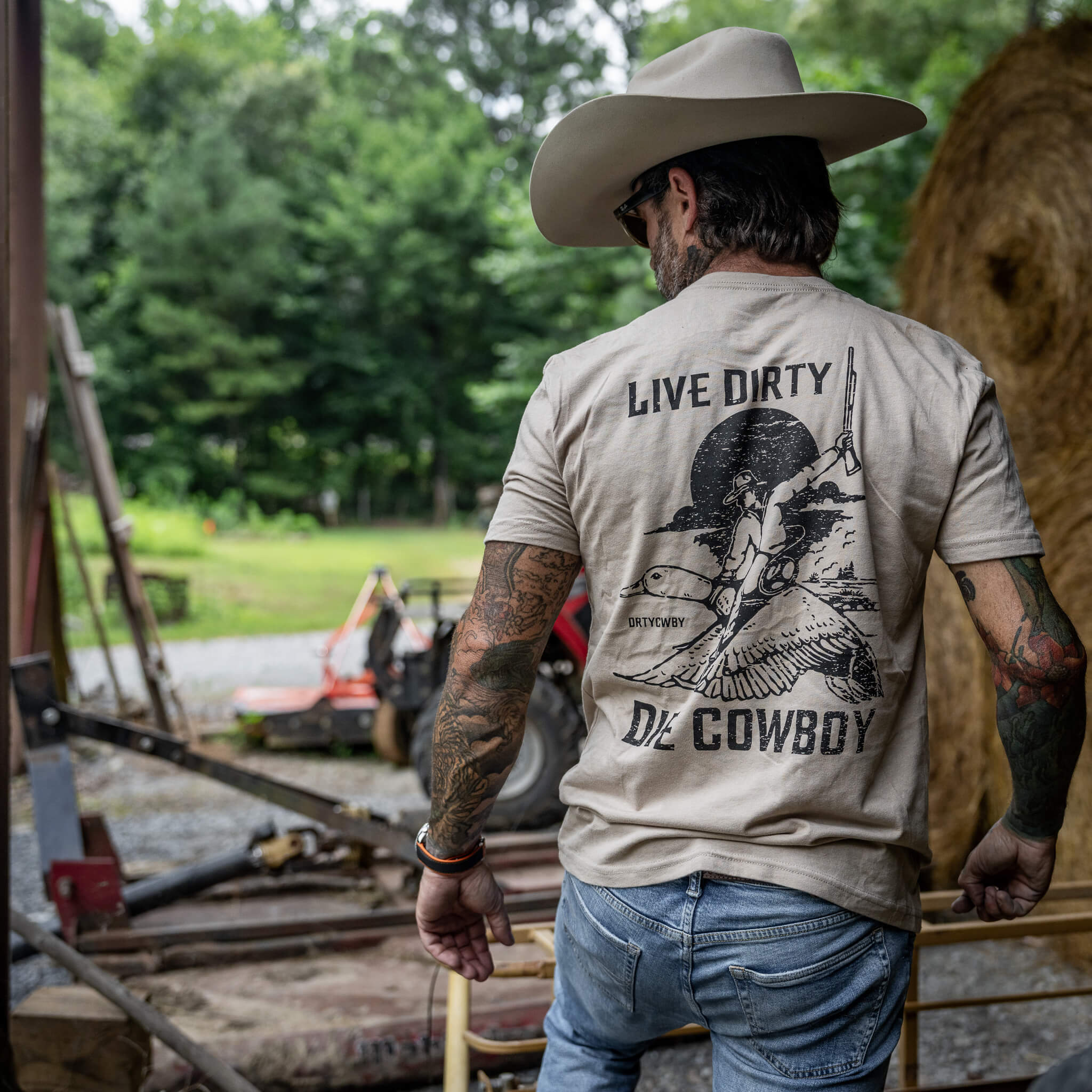 Live Dirty. Die Cowboy Men's T-Shirt - Image 4