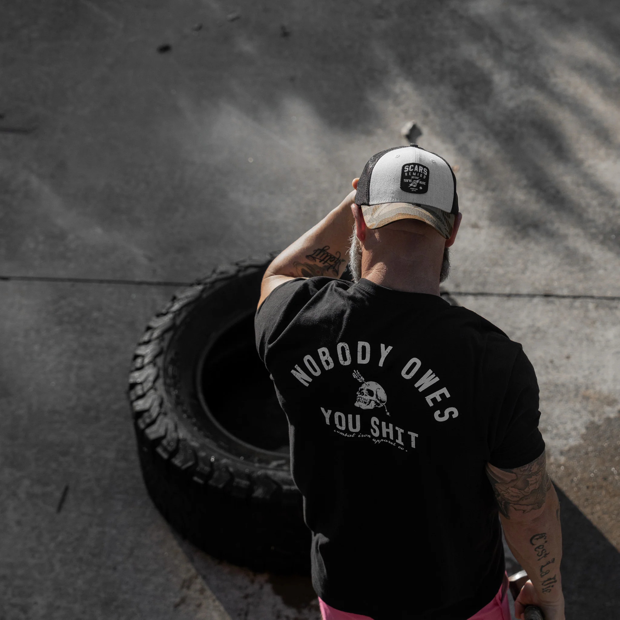 Nobody Owes You Shit Skull Men's T-Shirt - Image 8