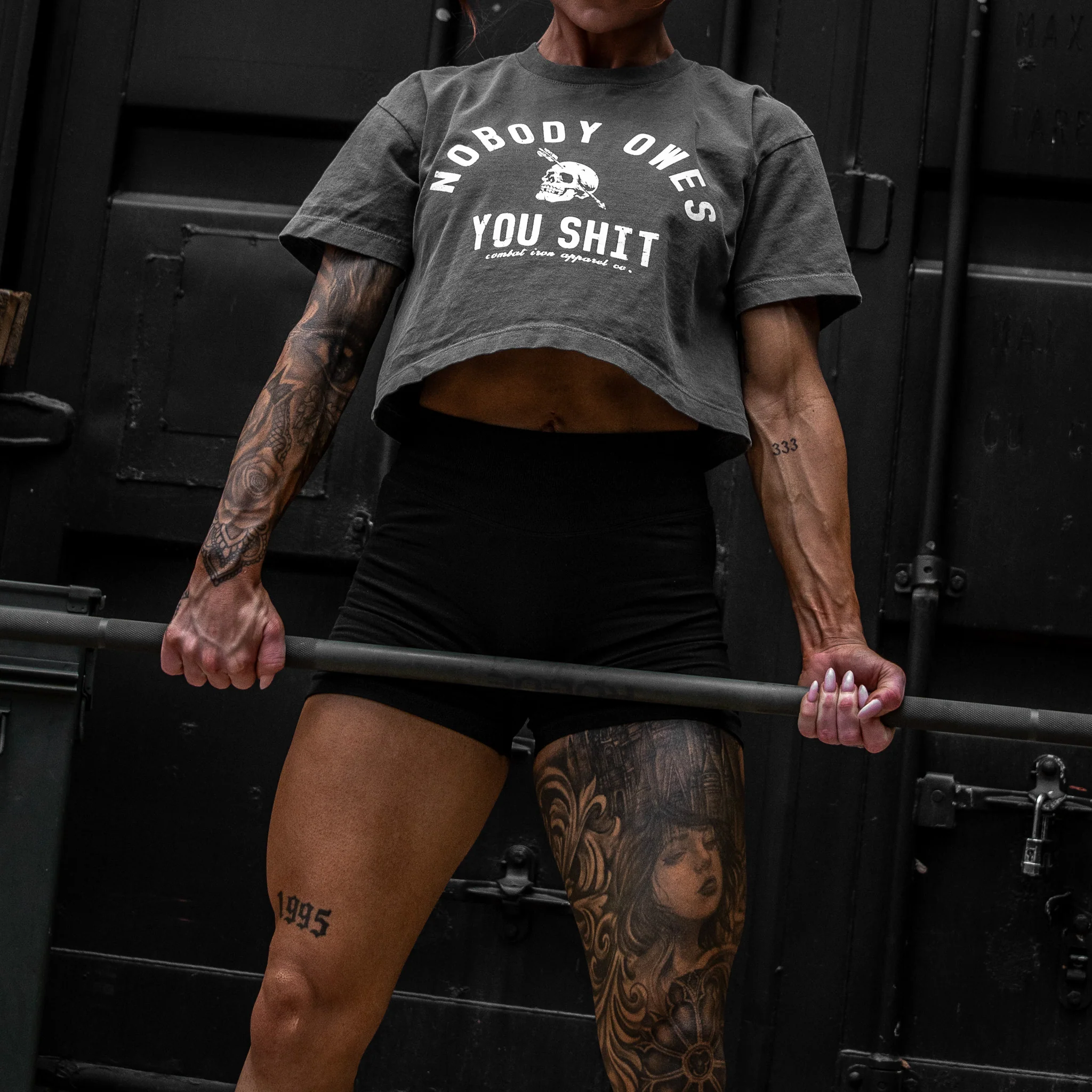 Nobody Owes You Shit Skull Women's Crop T-Shirt - Image 2