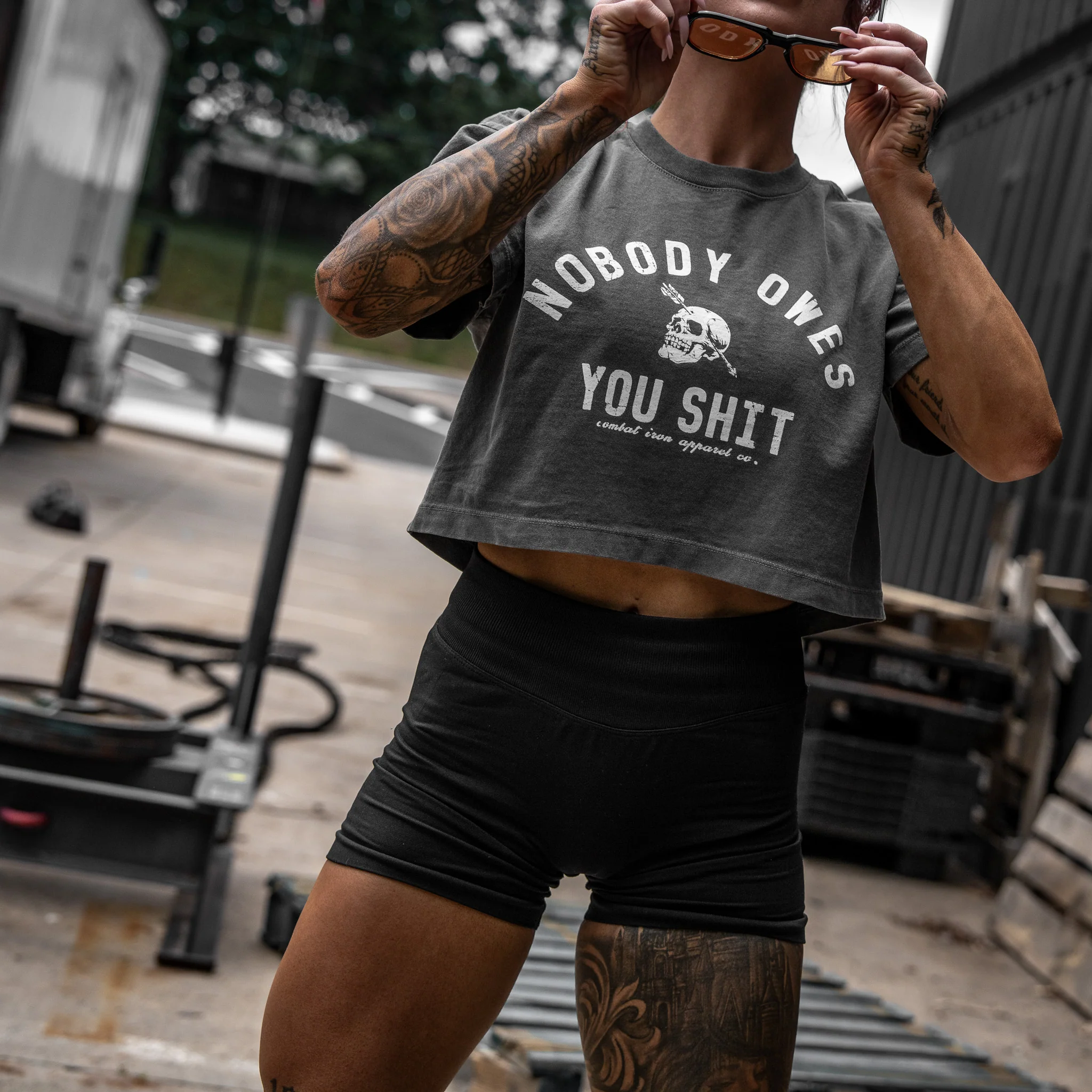 Nobody Owes You Shit Skull Women's Crop T-Shirt - Image 5