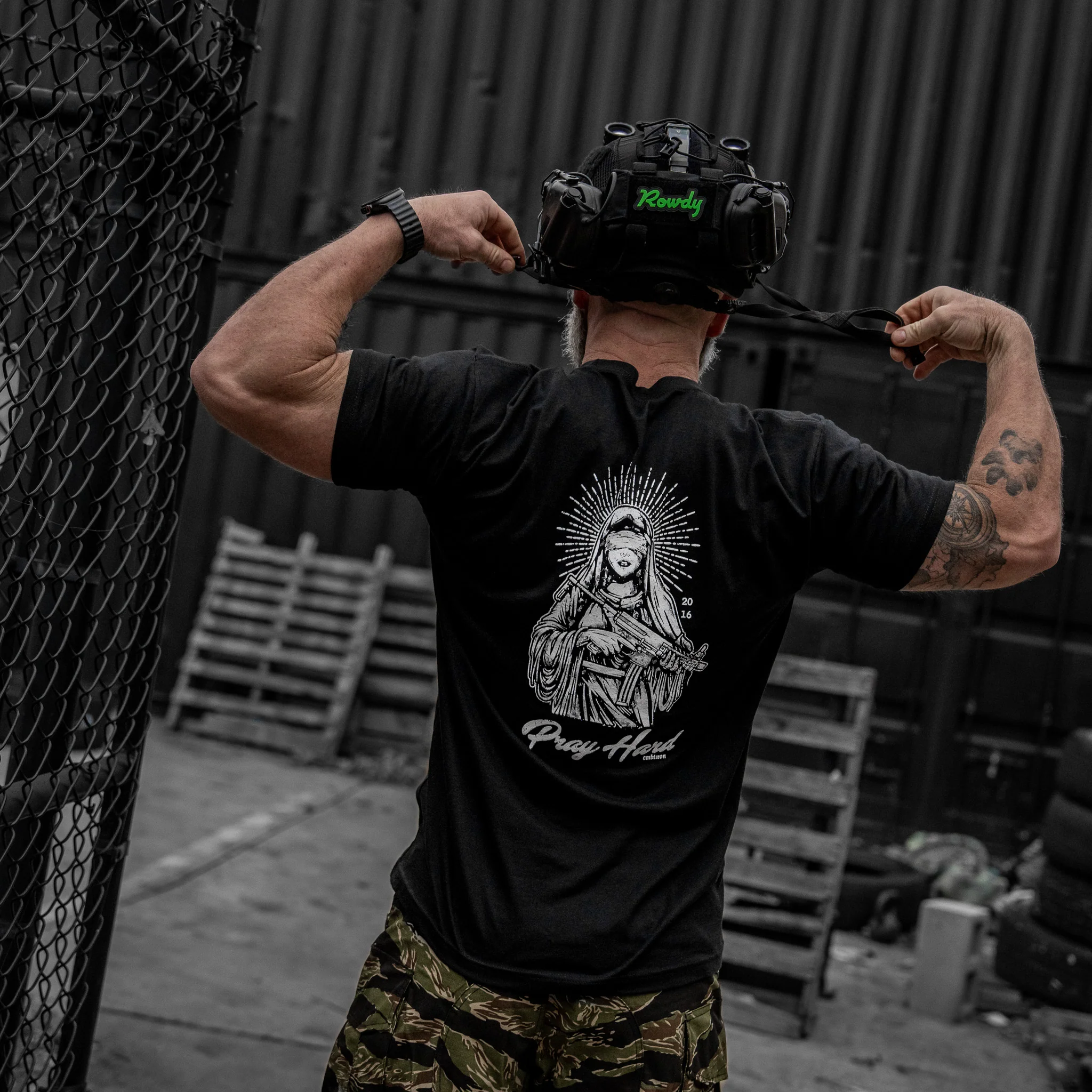 Pray Hard Men's T-Shirt - Image 12