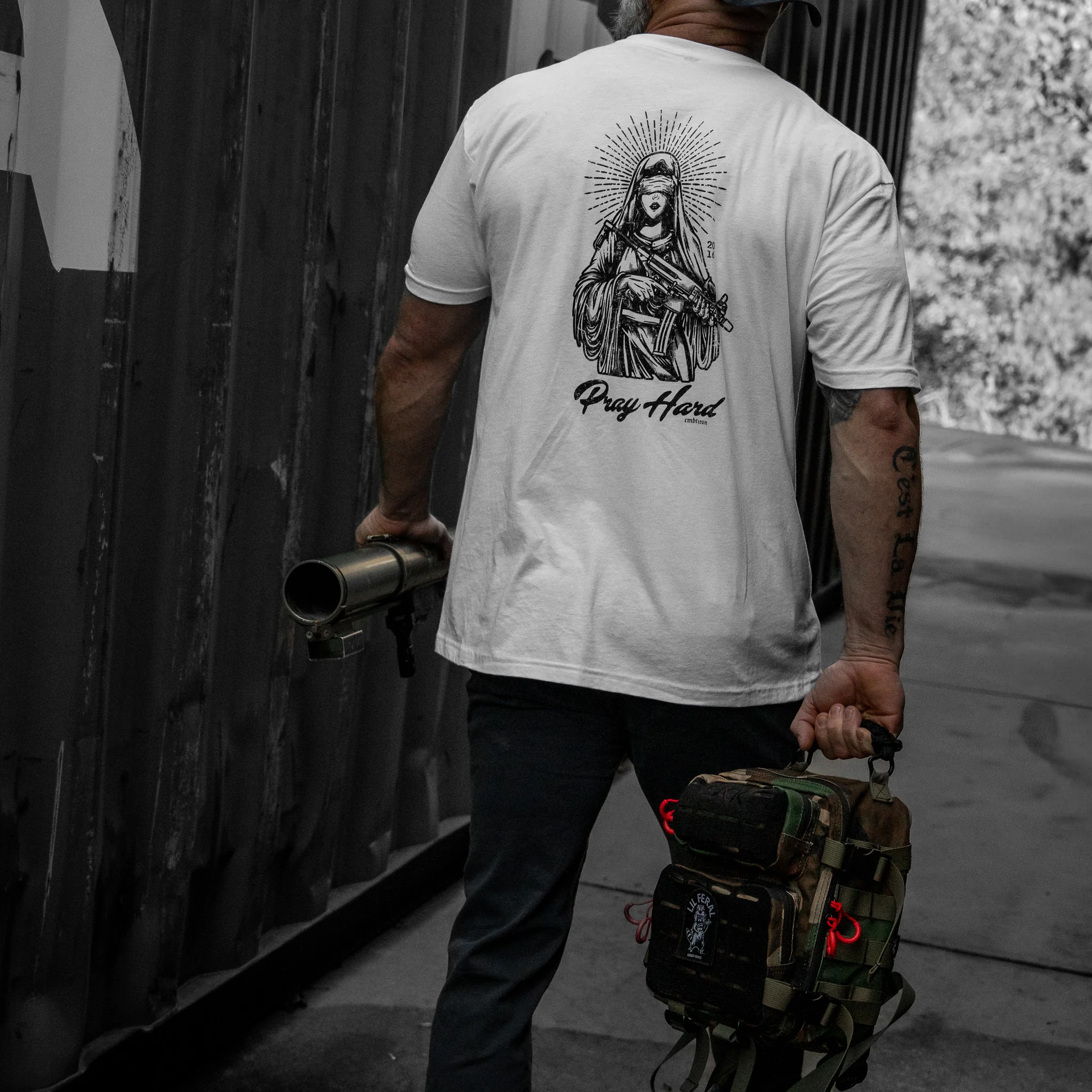 Pray Hard Men's T-Shirt - Image 5