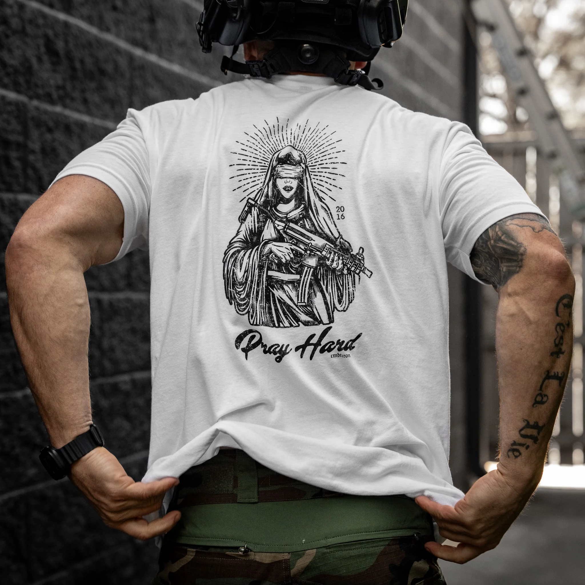 Pray Hard Men's T-Shirt - Image 7
