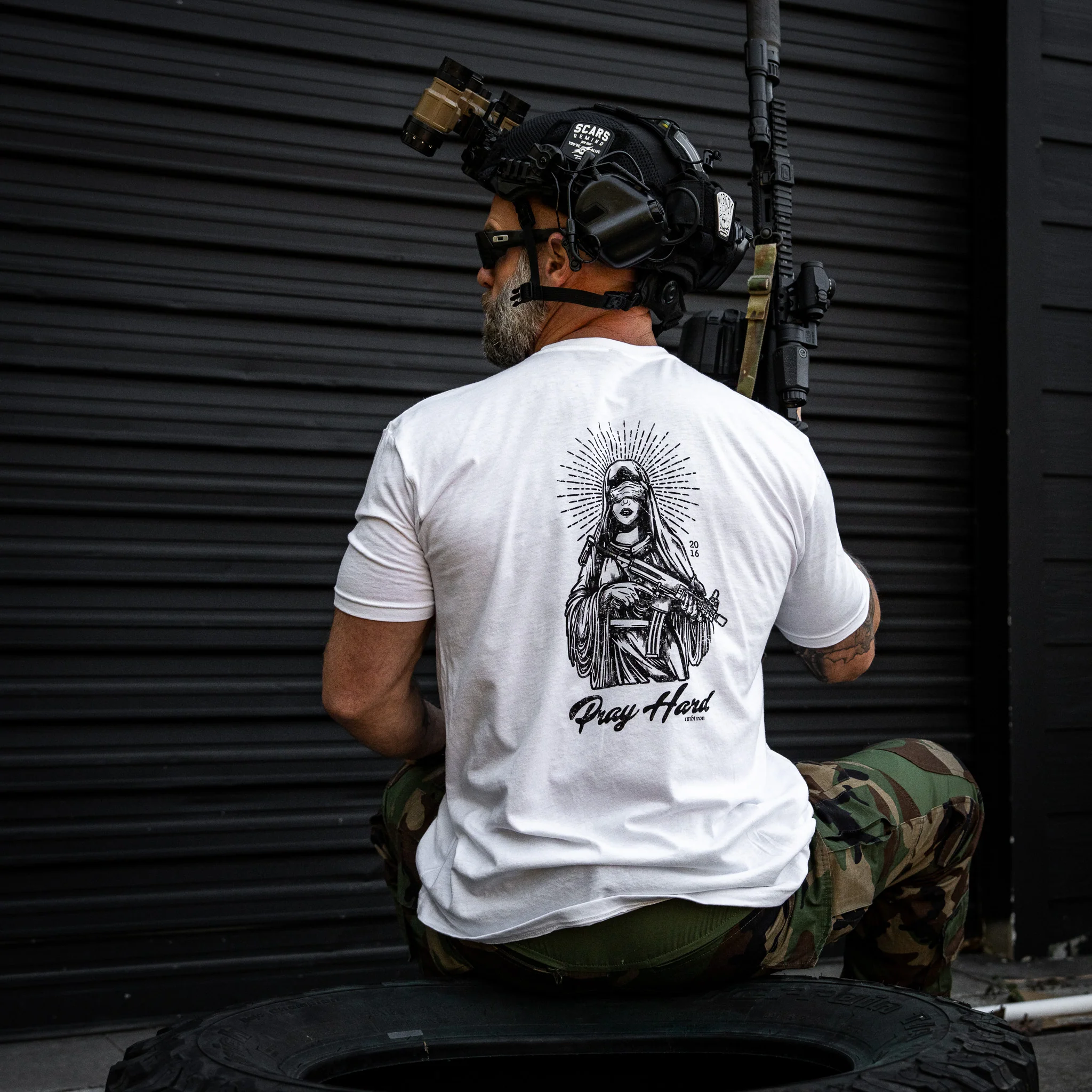 Pray Hard Men's T-Shirt - Image 8