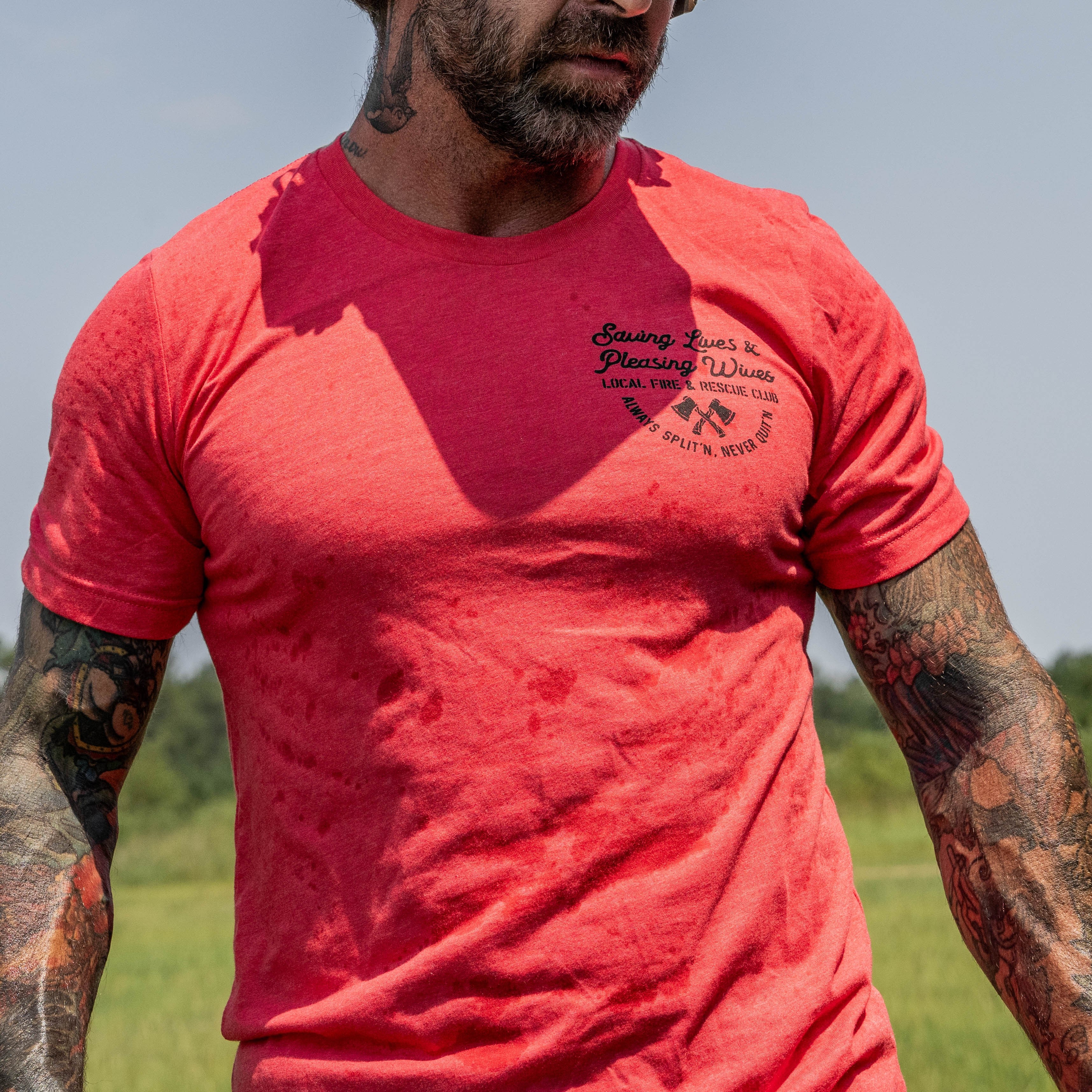 Saving Lives & Pleasing Wives Fire & Rescue Club Men's T-Shirt - Image 15