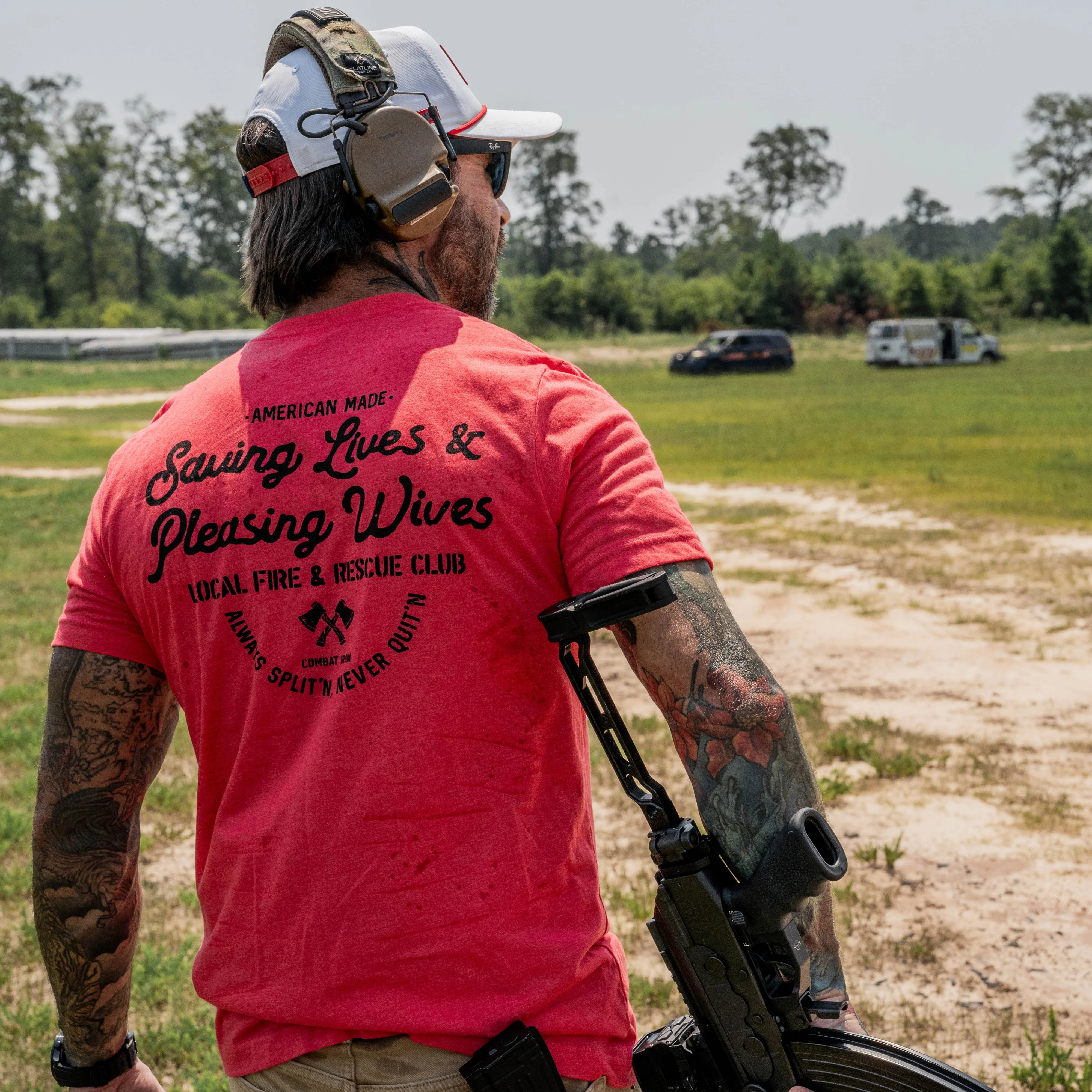 Saving Lives & Pleasing Wives Fire & Rescue Club Men's T-Shirt - Image 18