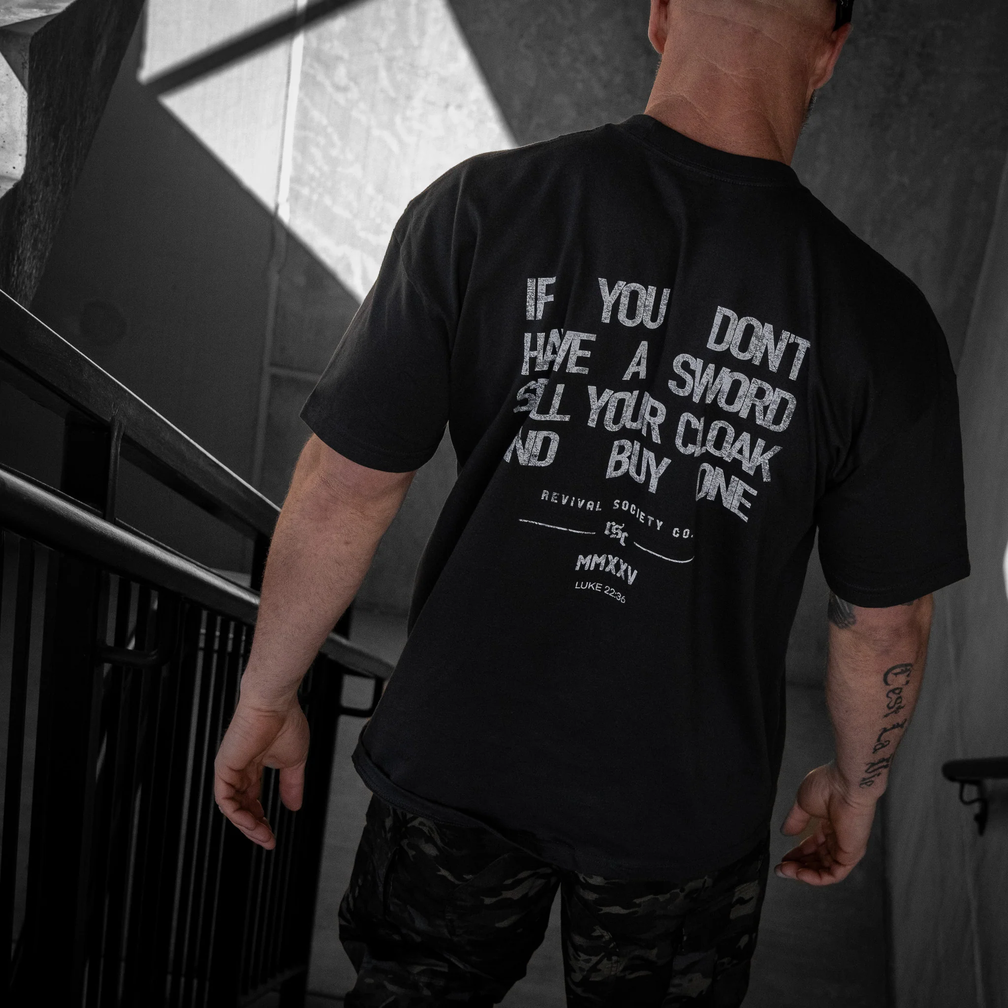 Sell Your Cloak Men's T-Shirt - Image 6