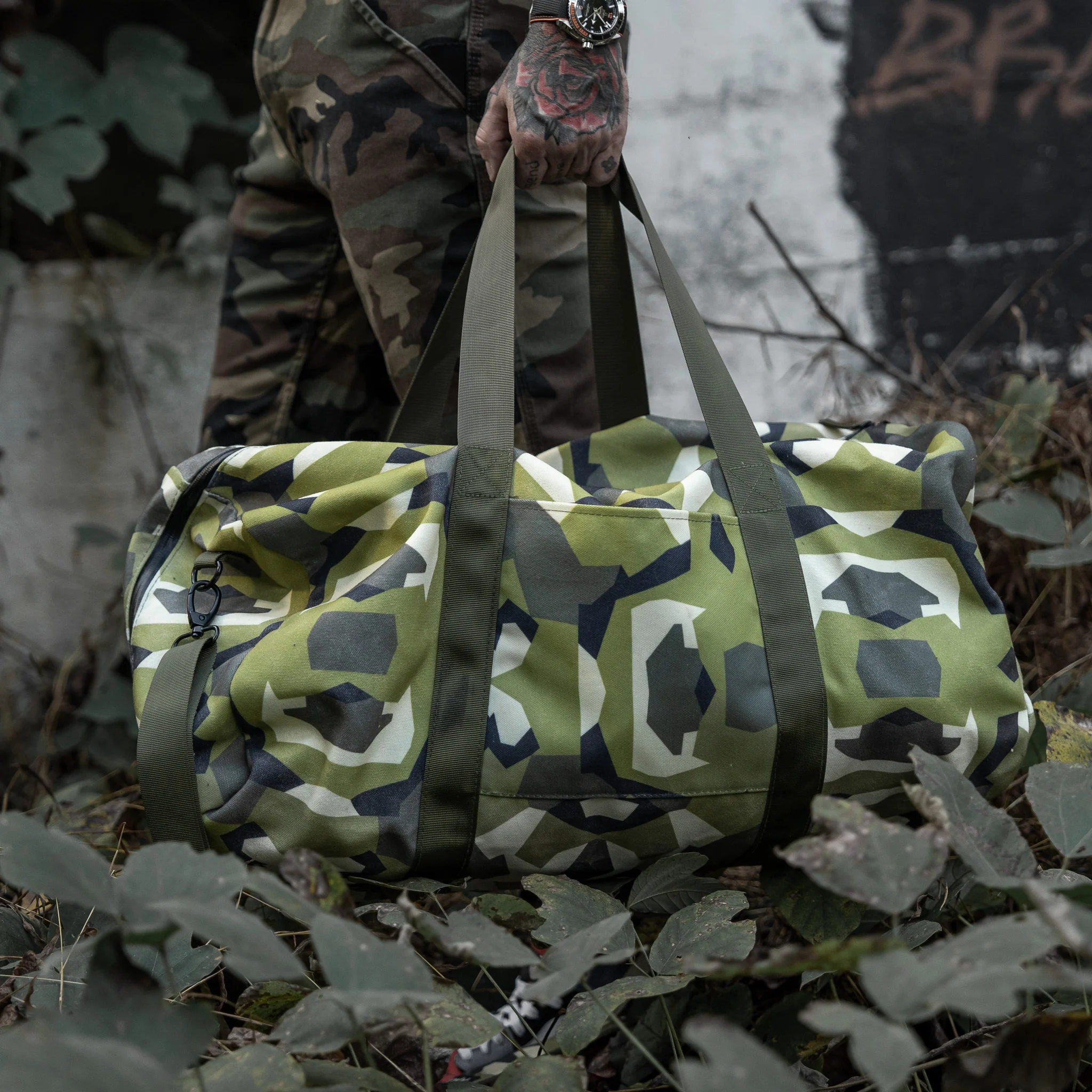 Waterproof XL 57.5L Waxed Duffle Bag - Image 18